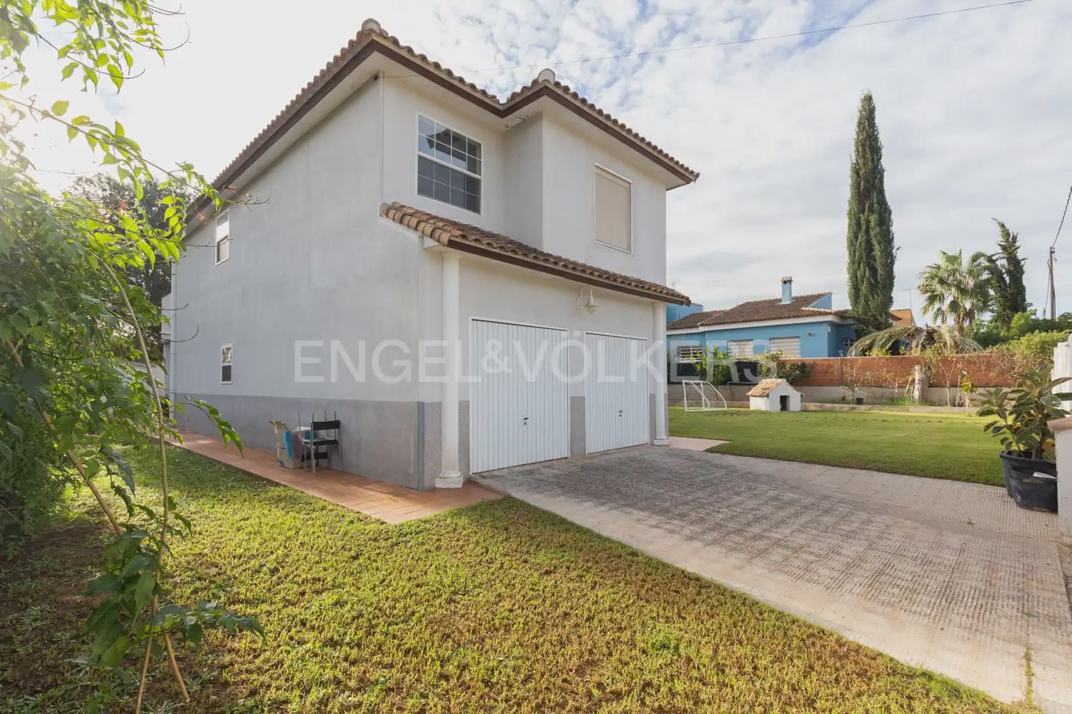 5 bedroom Villa for rent in Serra with pool garage - € 3,200 (Ref: 9898038)