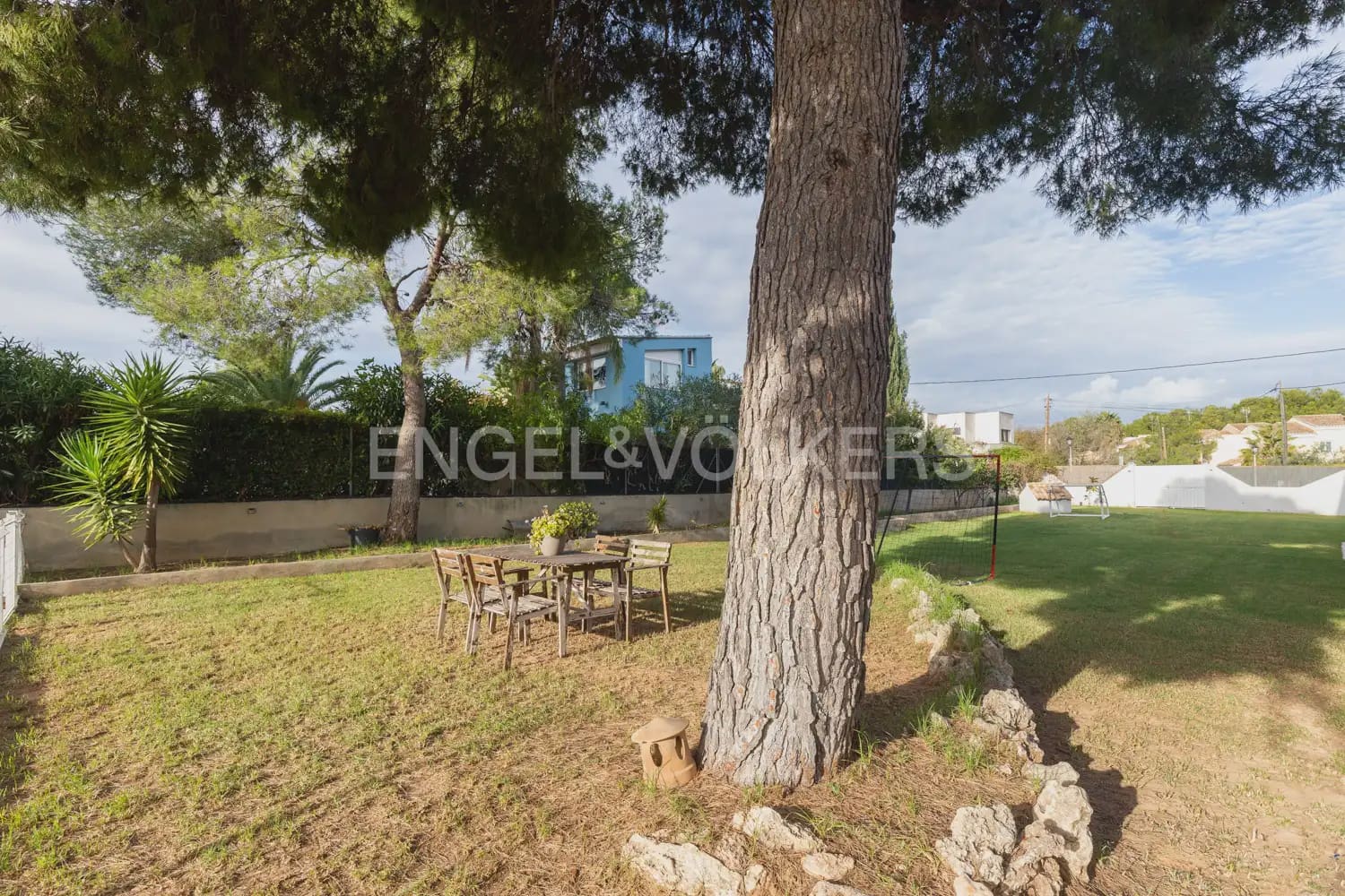 5 bedroom Villa for rent in Serra with pool garage - € 3,200 (Ref: 9898038)