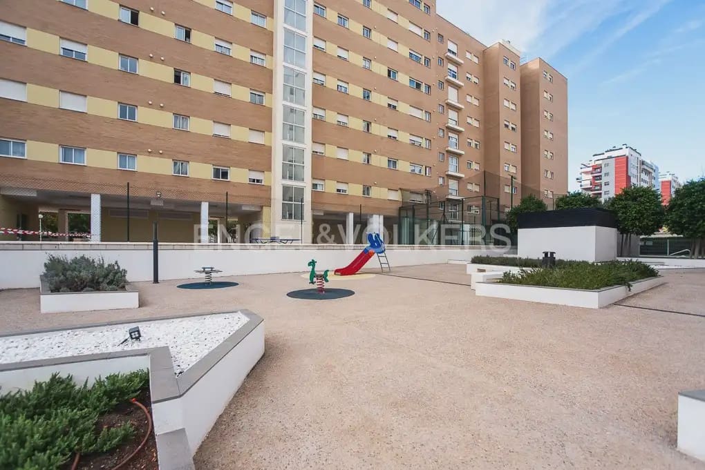3 Zimmer Apartment zu verkaufen in Castello de la Plana mit Pool Garage - 270.000 € (Ref: 9898040)