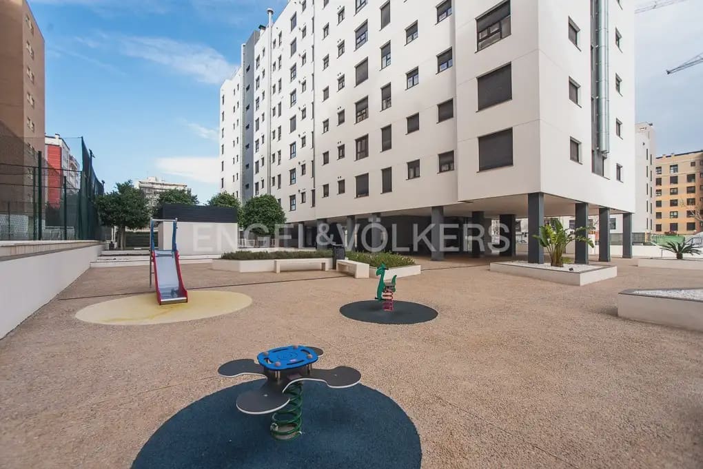 3 Zimmer Apartment zu verkaufen in Castello de la Plana mit Pool Garage - 270.000 € (Ref: 9898040)