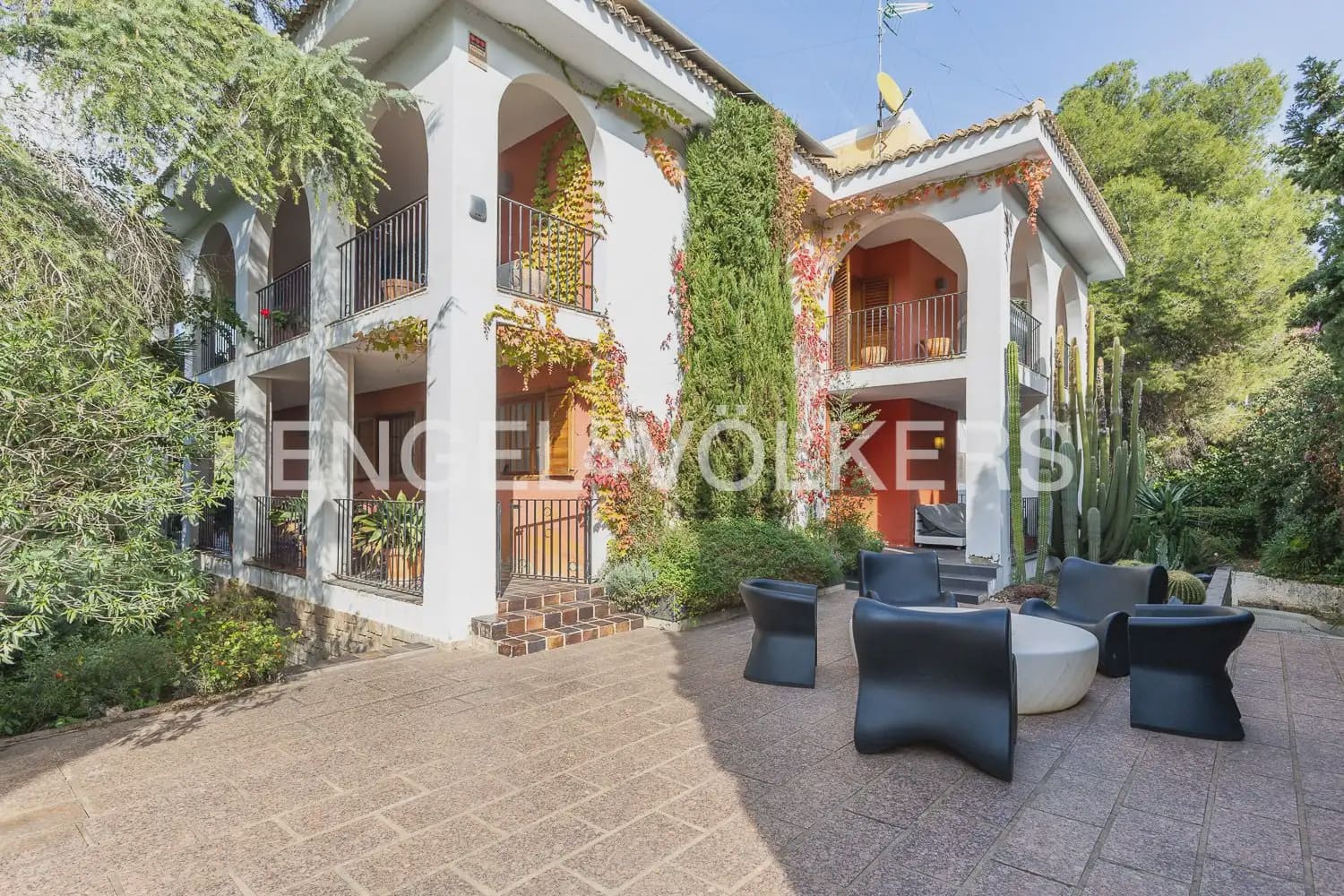 6 chambre Villa/Maison à vendre à Chiva avec piscine garage - 1 290 000 € (Ref: 9898041)