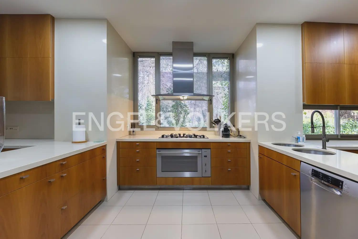 6 chambre Villa/Maison à vendre à Chiva avec piscine garage - 1 290 000 € (Ref: 9898041)