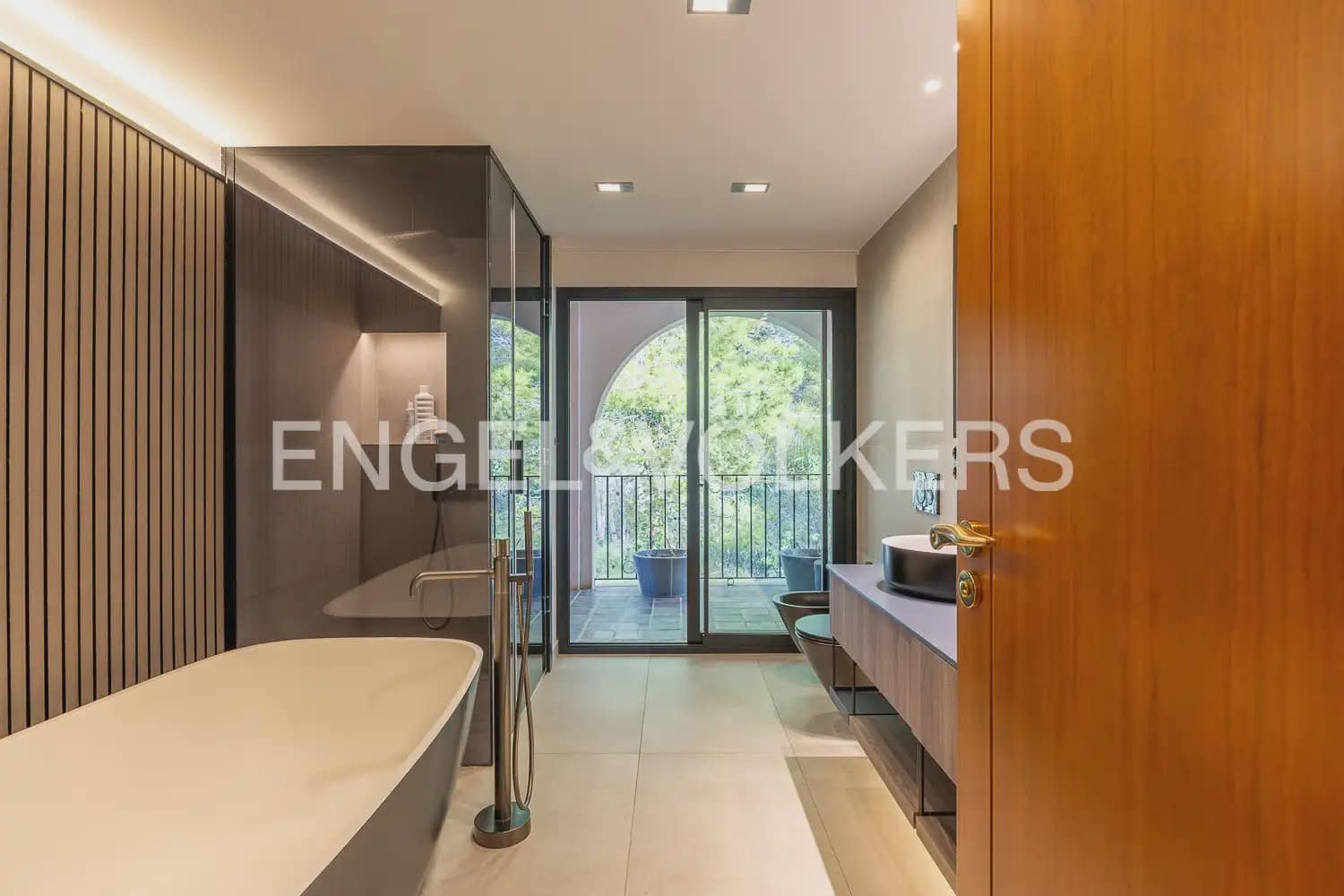 6 chambre Villa/Maison à vendre à Chiva avec piscine garage - 1 290 000 € (Ref: 9898041)