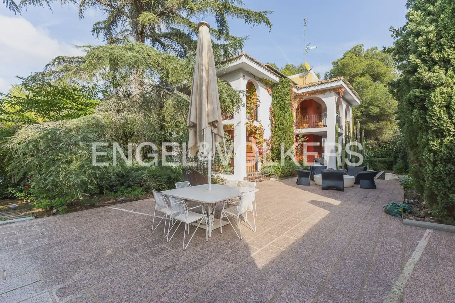 6 chambre Villa/Maison à vendre à Chiva avec piscine garage - 1 290 000 € (Ref: 9898041)