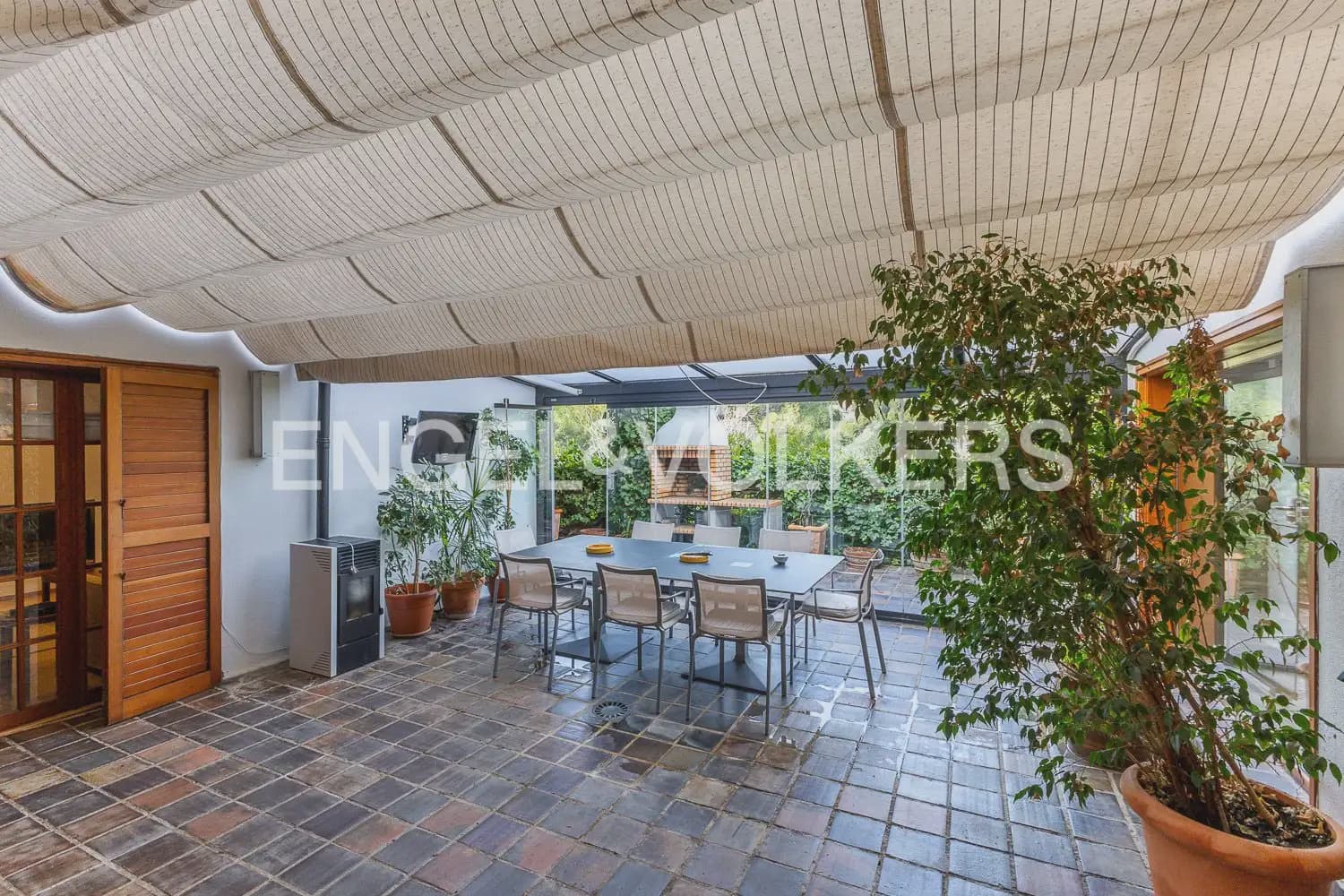 6 chambre Villa/Maison à vendre à Chiva avec piscine garage - 1 290 000 € (Ref: 9898041)