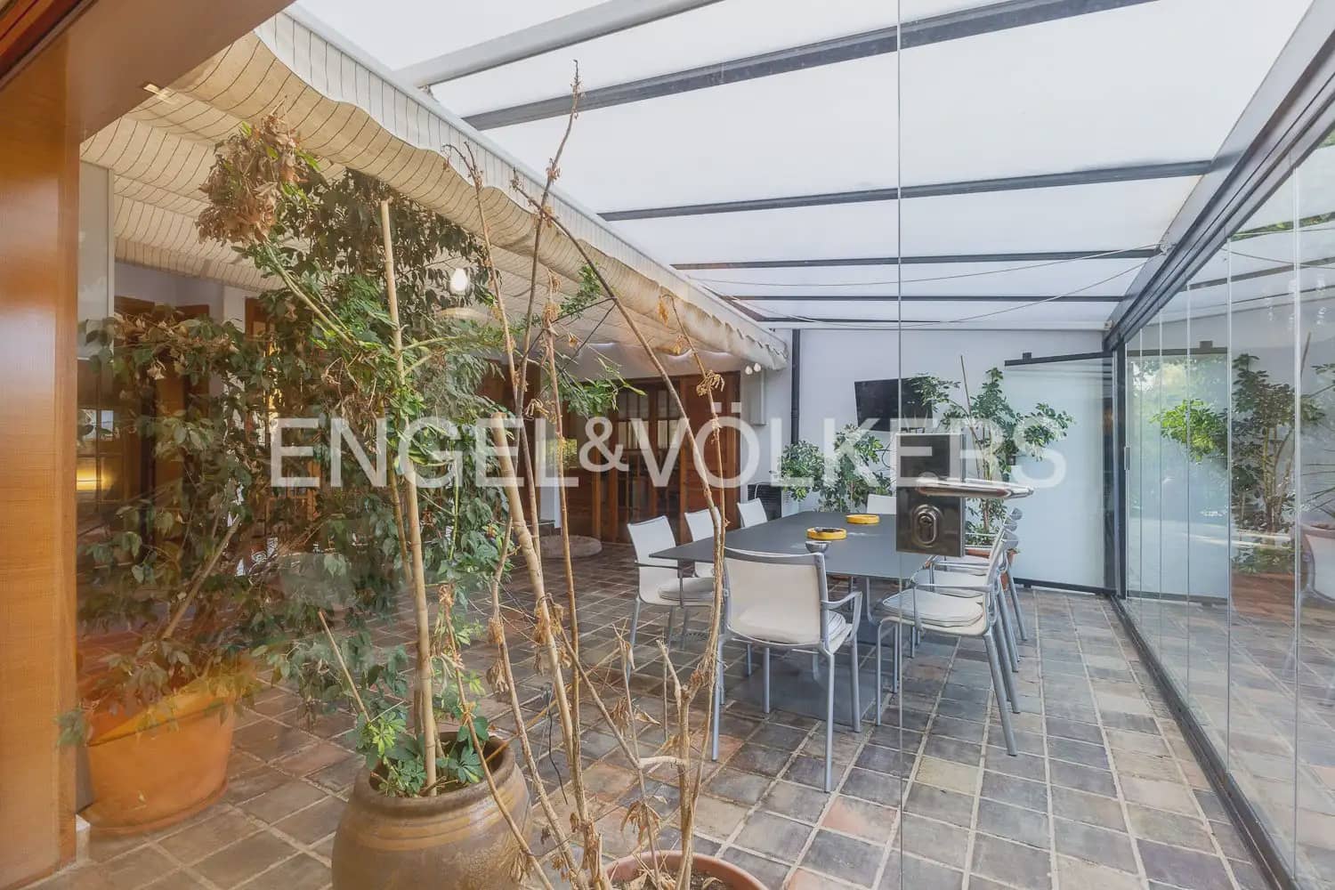 6 chambre Villa/Maison à vendre à Chiva avec piscine garage - 1 290 000 € (Ref: 9898041)
