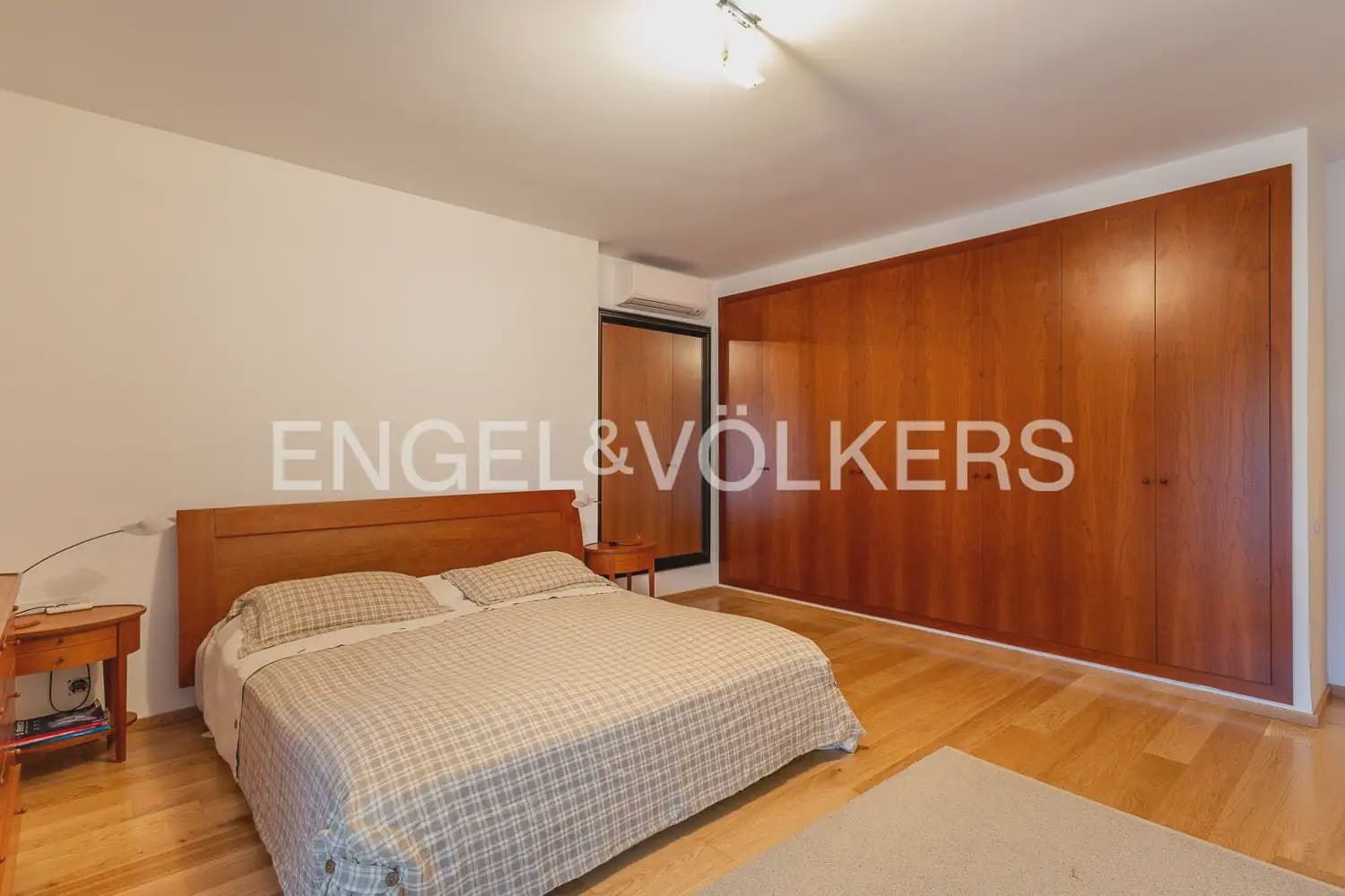 6 chambre Villa/Maison à vendre à Chiva avec piscine garage - 1 290 000 € (Ref: 9898041)