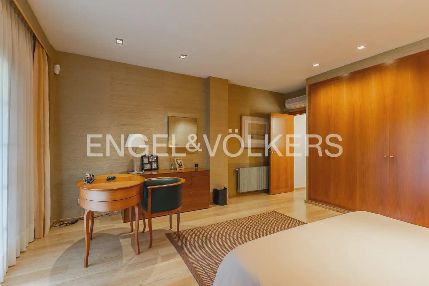 6 chambre Villa/Maison à vendre à Chiva avec piscine garage - 1 290 000 € (Ref: 9898041)