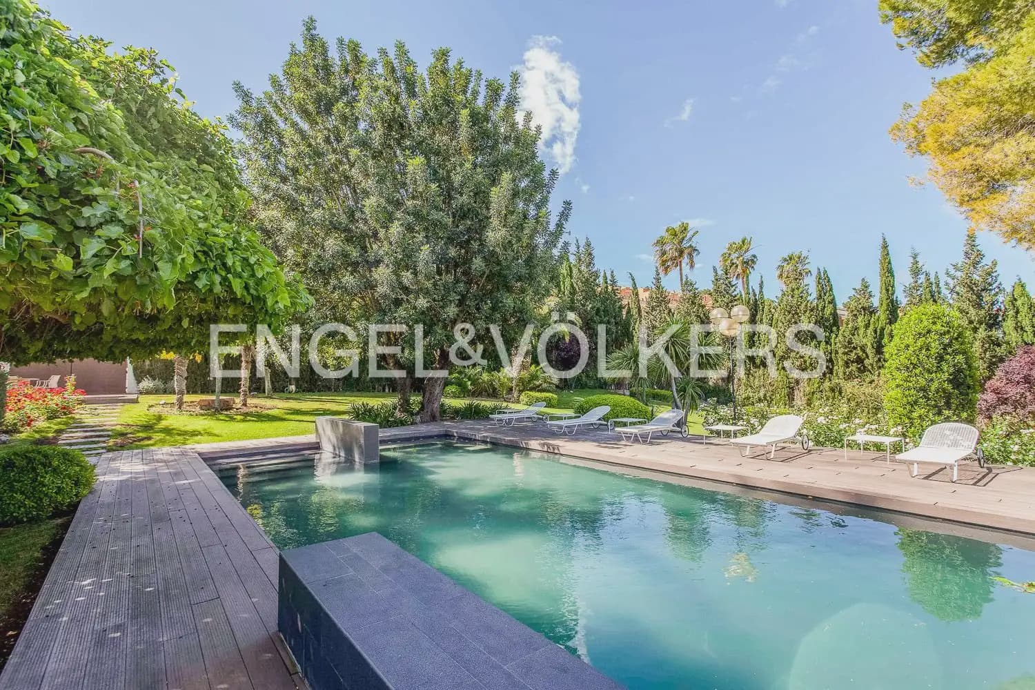 6 chambre Villa/Maison à vendre à Chiva avec piscine garage - 1 290 000 € (Ref: 9898041)