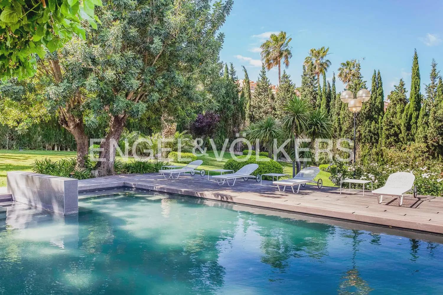 6 chambre Villa/Maison à vendre à Chiva avec piscine garage - 1 290 000 € (Ref: 9898041)