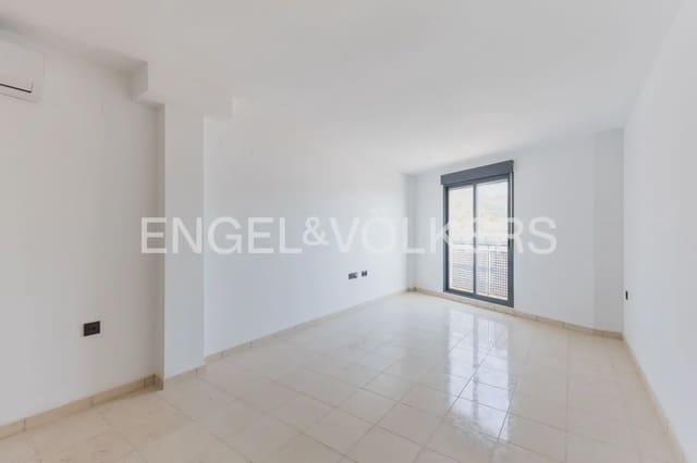 4 quarto Penthouse para venda em La Vall d'Uixó com garagem - 201 000 € (Ref: 9898042)