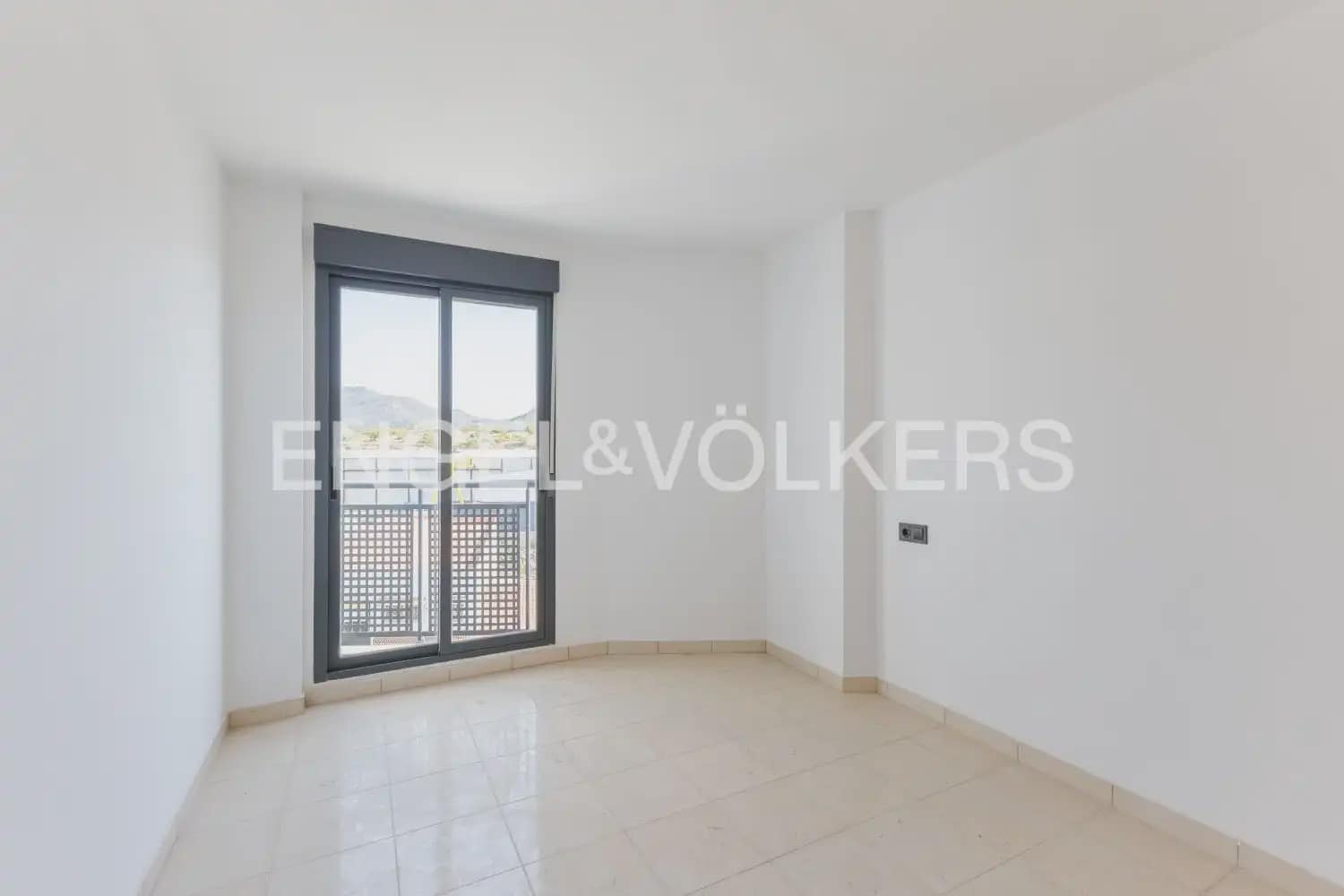 4 bedroom Penthouse for sale in La Vall d'Uixo with garage - € 201,000 (Ref: 9898042)
