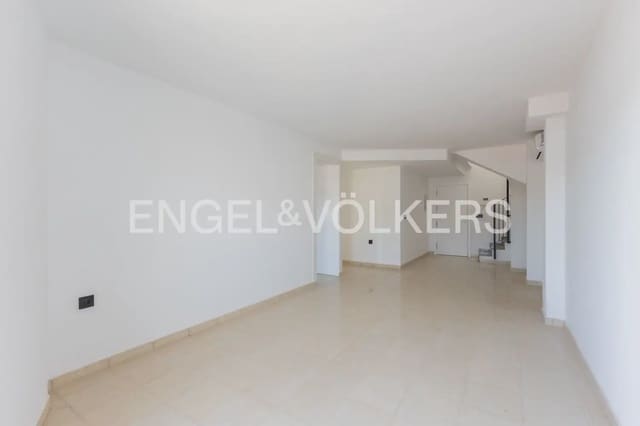 4 quarto Penthouse para venda em La Vall d'Uixó com garagem - 201 000 € (Ref: 9898042)