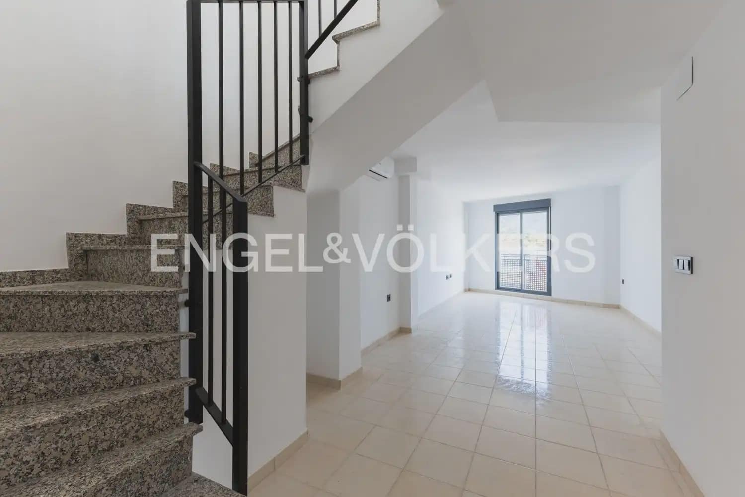 4 bedroom Penthouse for sale in La Vall d'Uixo with garage - € 201,000 (Ref: 9898042)