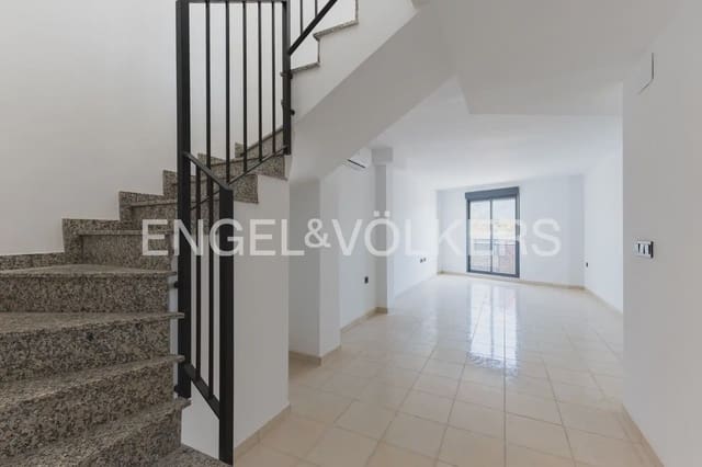 4 quarto Penthouse para venda em La Vall d'Uixó com garagem - 201 000 € (Ref: 9898042)