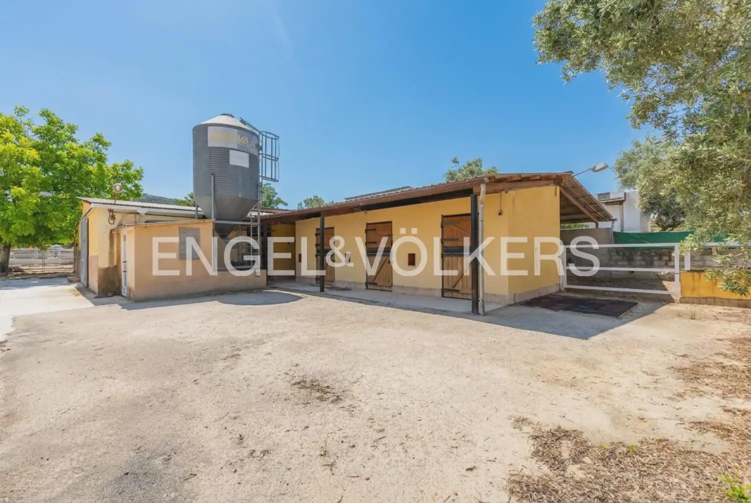 Finca/Casa Rural de 7 habitaciones en Enguera en venta con piscina garaje - 950.000 € (Ref: 9898043)
