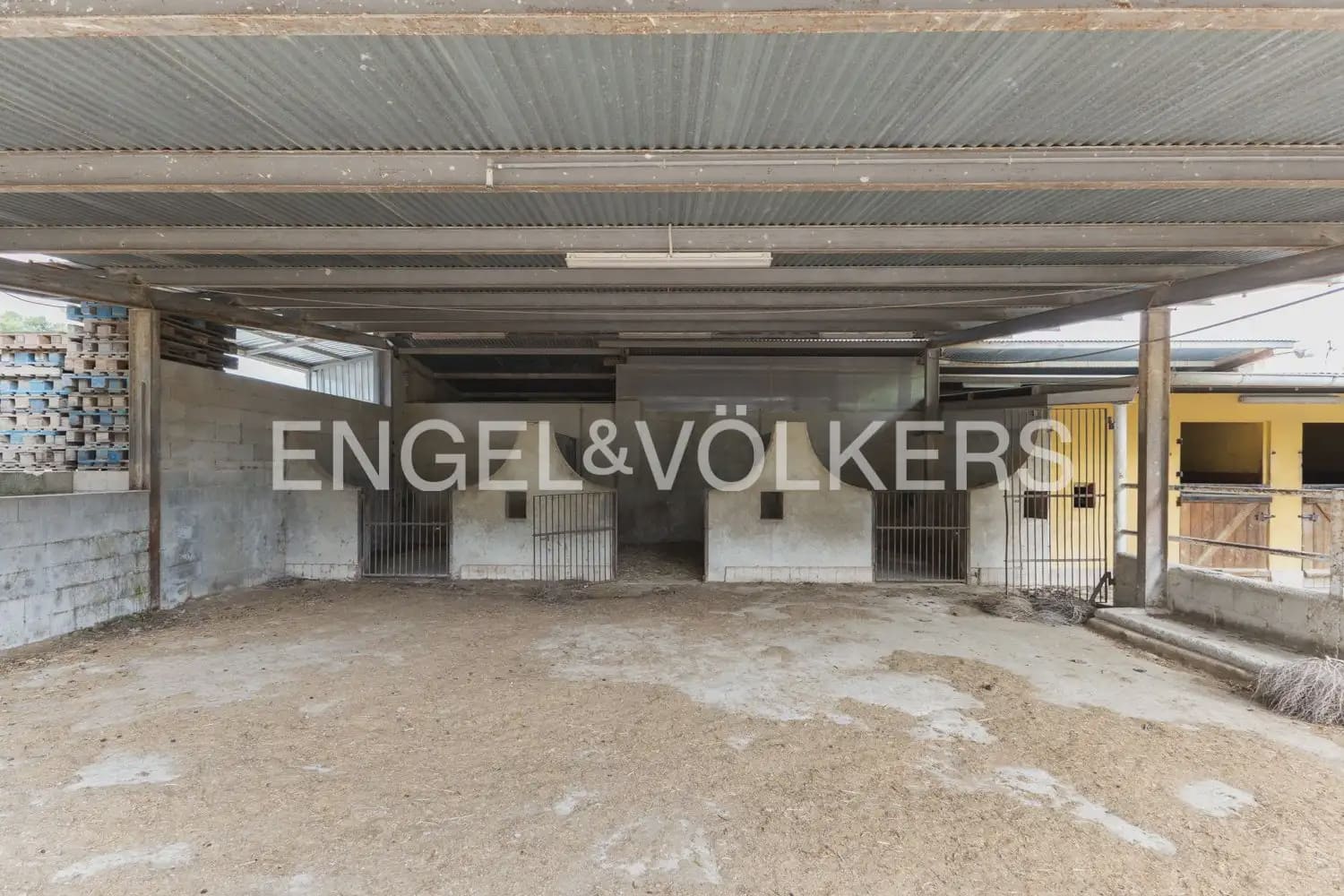 Finca/Casa Rural de 7 habitaciones en Enguera en venta con piscina garaje - 950.000 € (Ref: 9898043)
