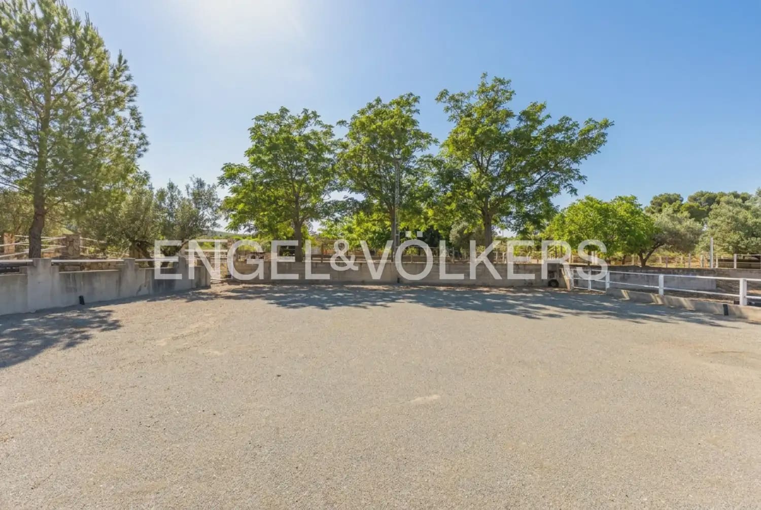 Finca/Casa Rural de 7 habitaciones en Enguera en venta con piscina garaje - 950.000 € (Ref: 9898043)