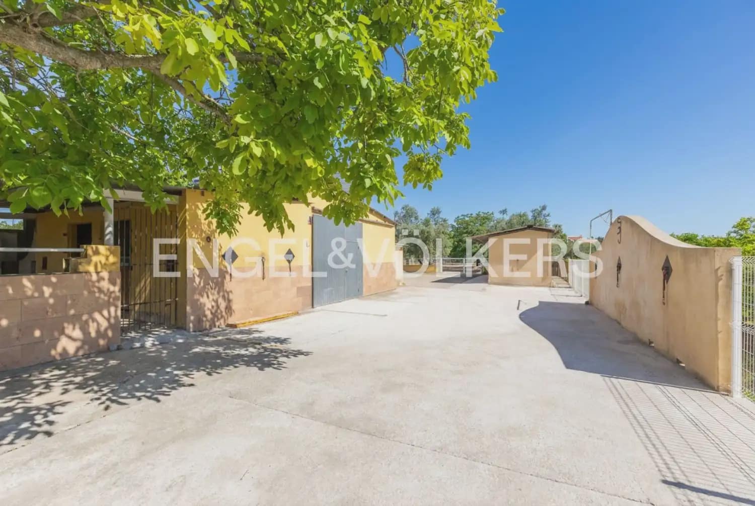 Finca/Casa Rural de 7 habitaciones en Enguera en venta con piscina garaje - 950.000 € (Ref: 9898043)