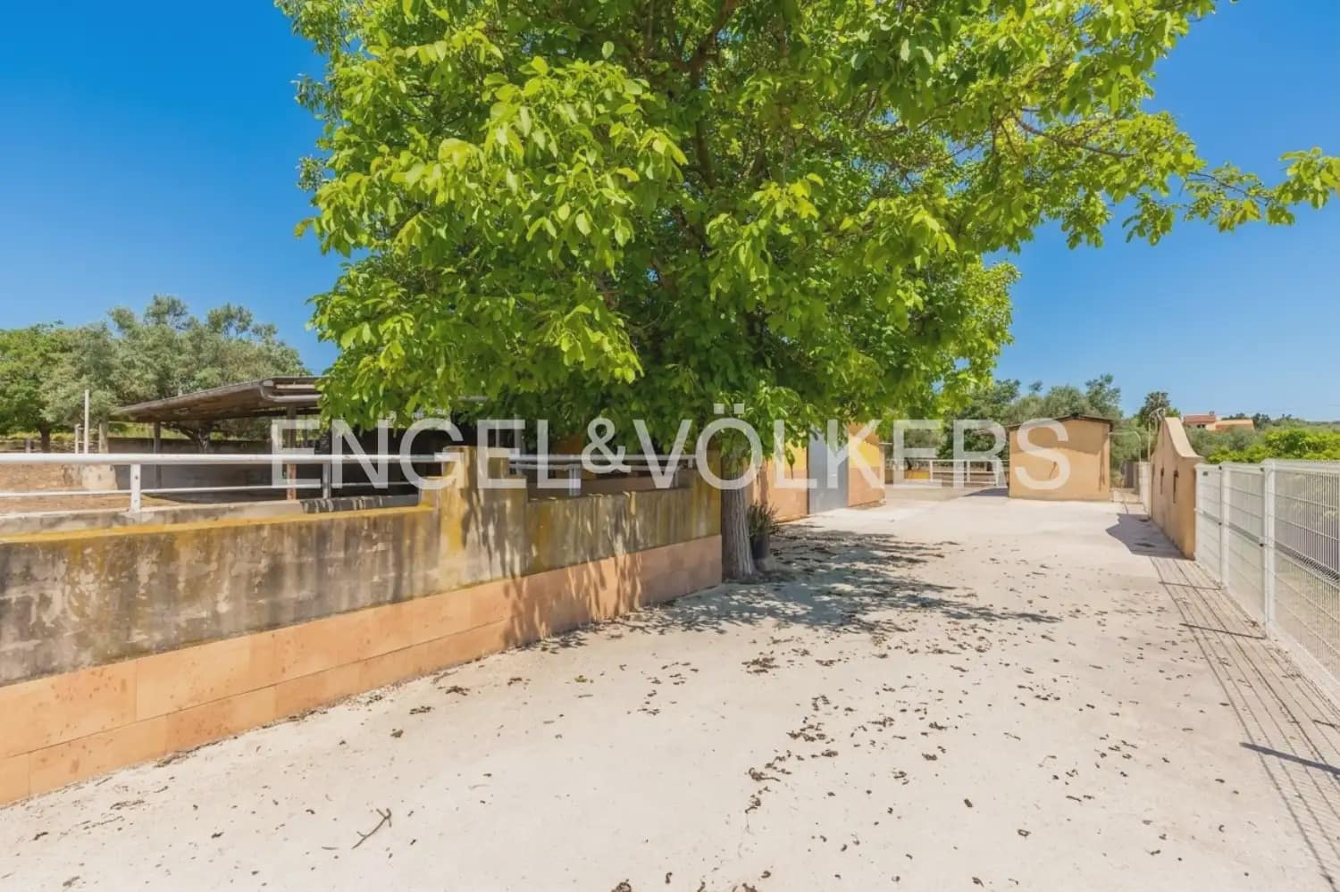 Finca/Casa Rural de 7 habitaciones en Enguera en venta con piscina garaje - 950.000 € (Ref: 9898043)