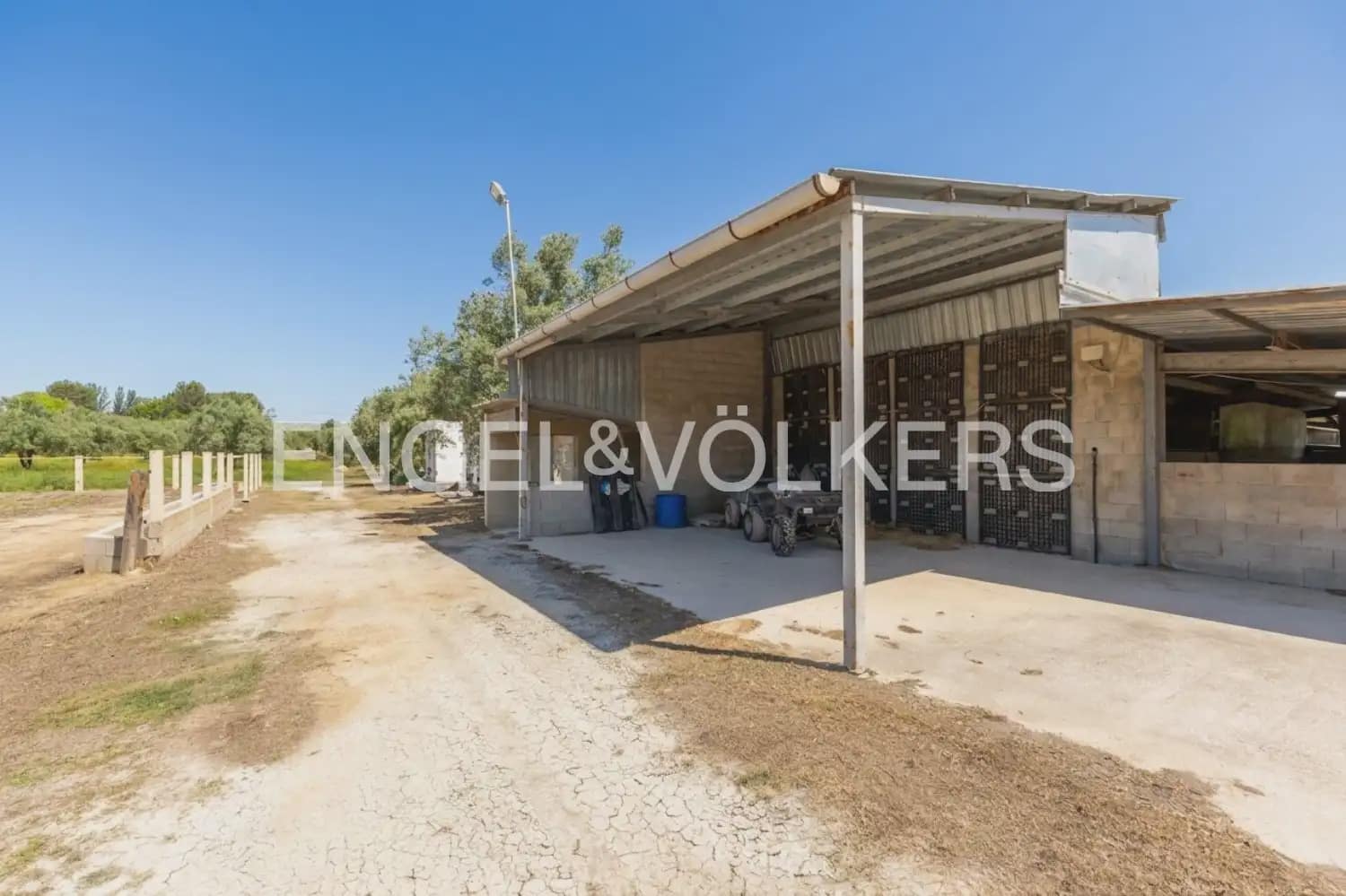 Finca/Casa Rural de 7 habitaciones en Enguera en venta con piscina garaje - 950.000 € (Ref: 9898043)