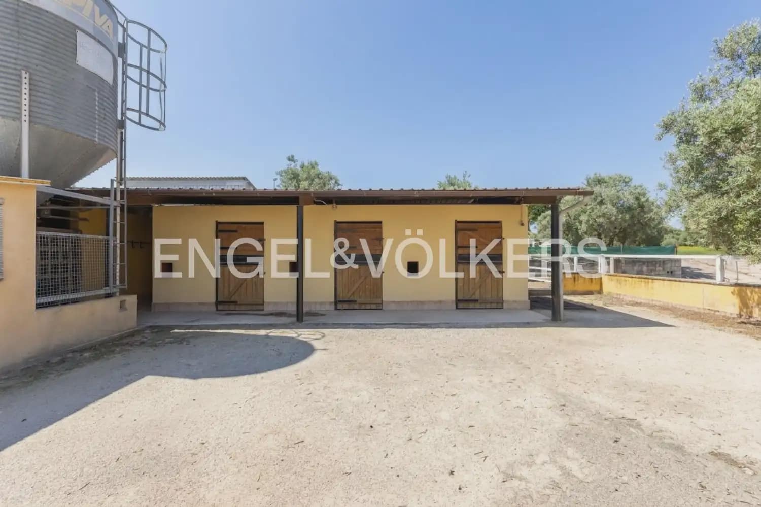 Finca/Casa Rural de 7 habitaciones en Enguera en venta con piscina garaje - 950.000 € (Ref: 9898043)