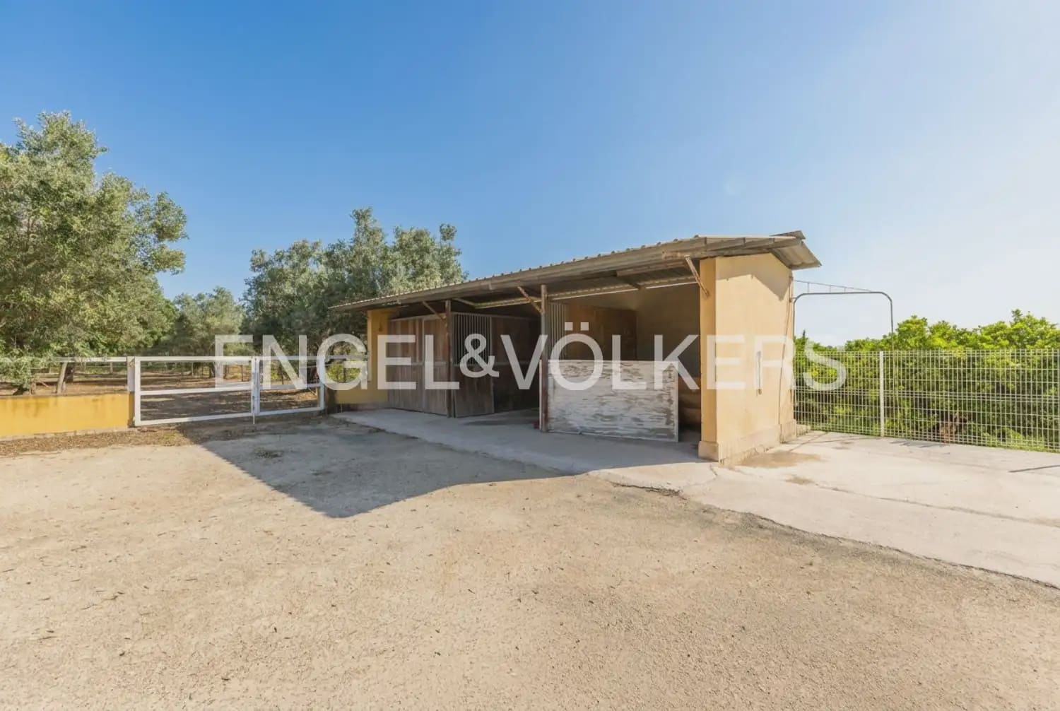 Finca/Casa Rural de 7 habitaciones en Enguera en venta con piscina garaje - 950.000 € (Ref: 9898043)