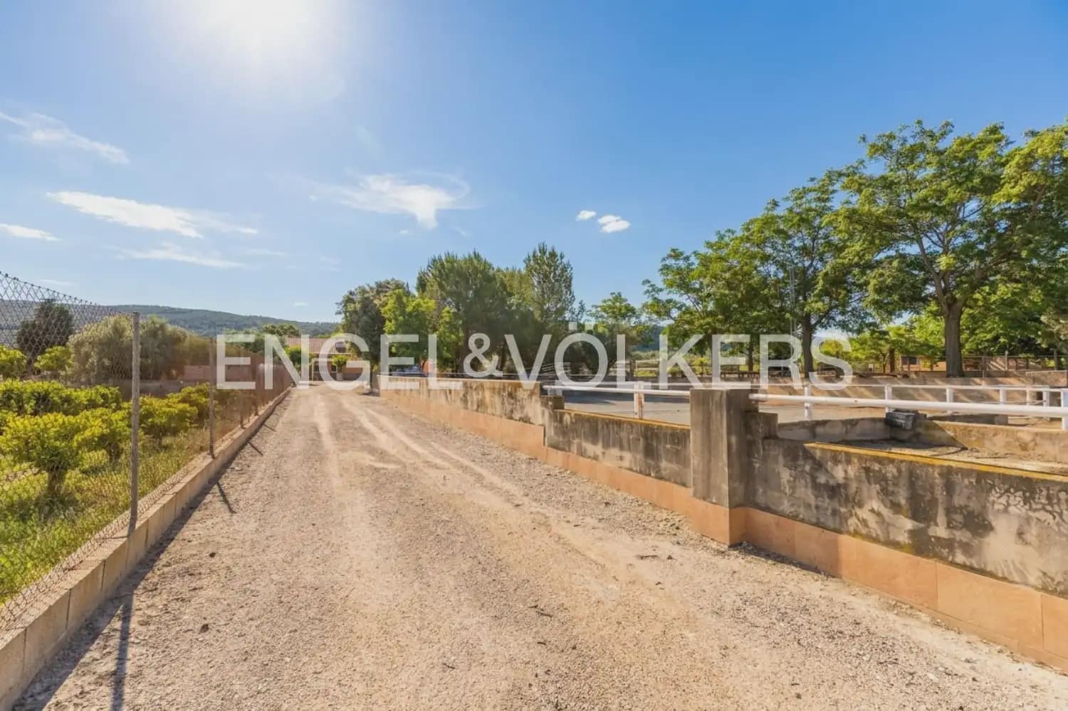 Finca/Casa Rural de 7 habitaciones en Enguera en venta con piscina garaje - 950.000 € (Ref: 9898043)