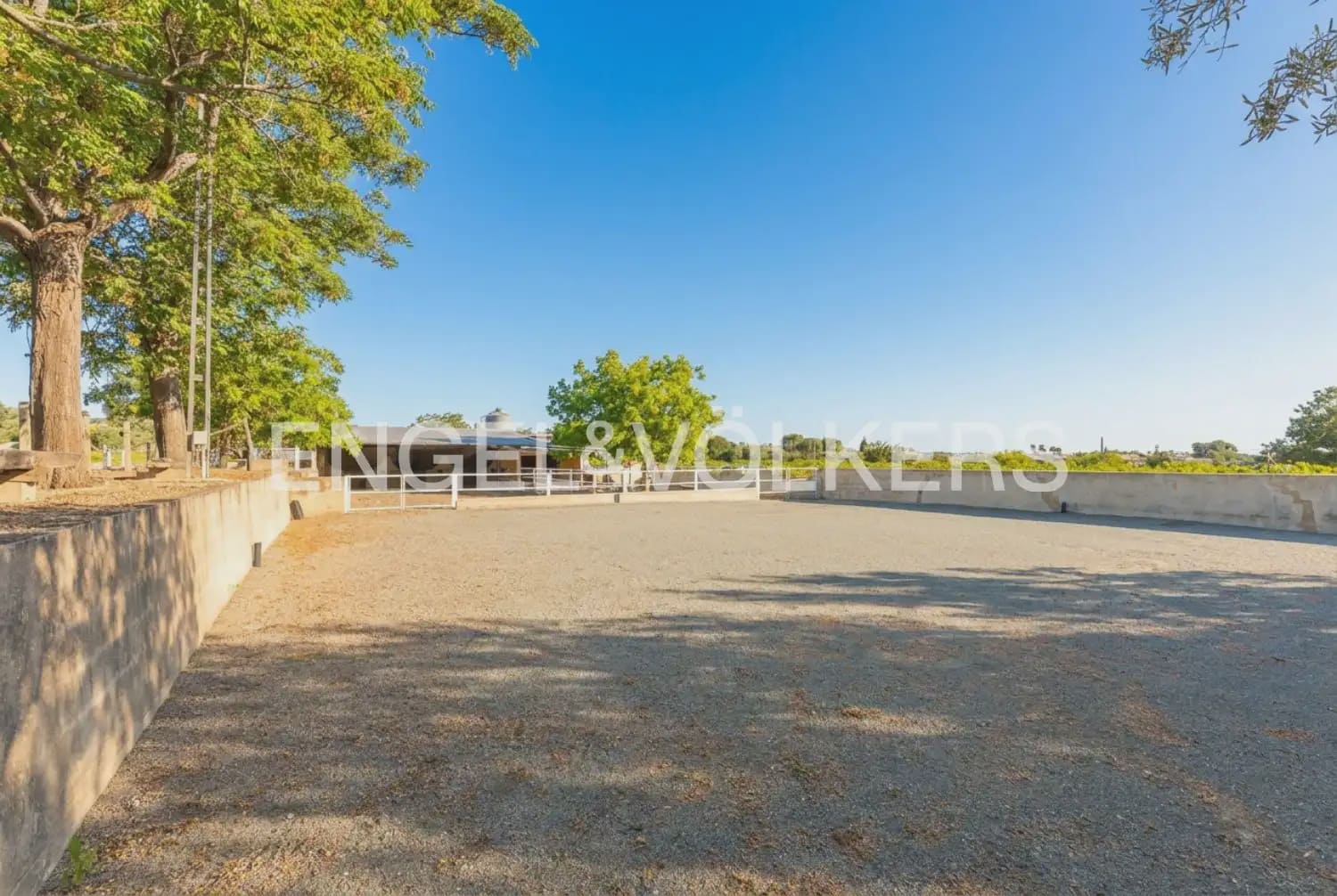 Finca/Casa Rural de 7 habitaciones en Enguera en venta con piscina garaje - 950.000 € (Ref: 9898043)