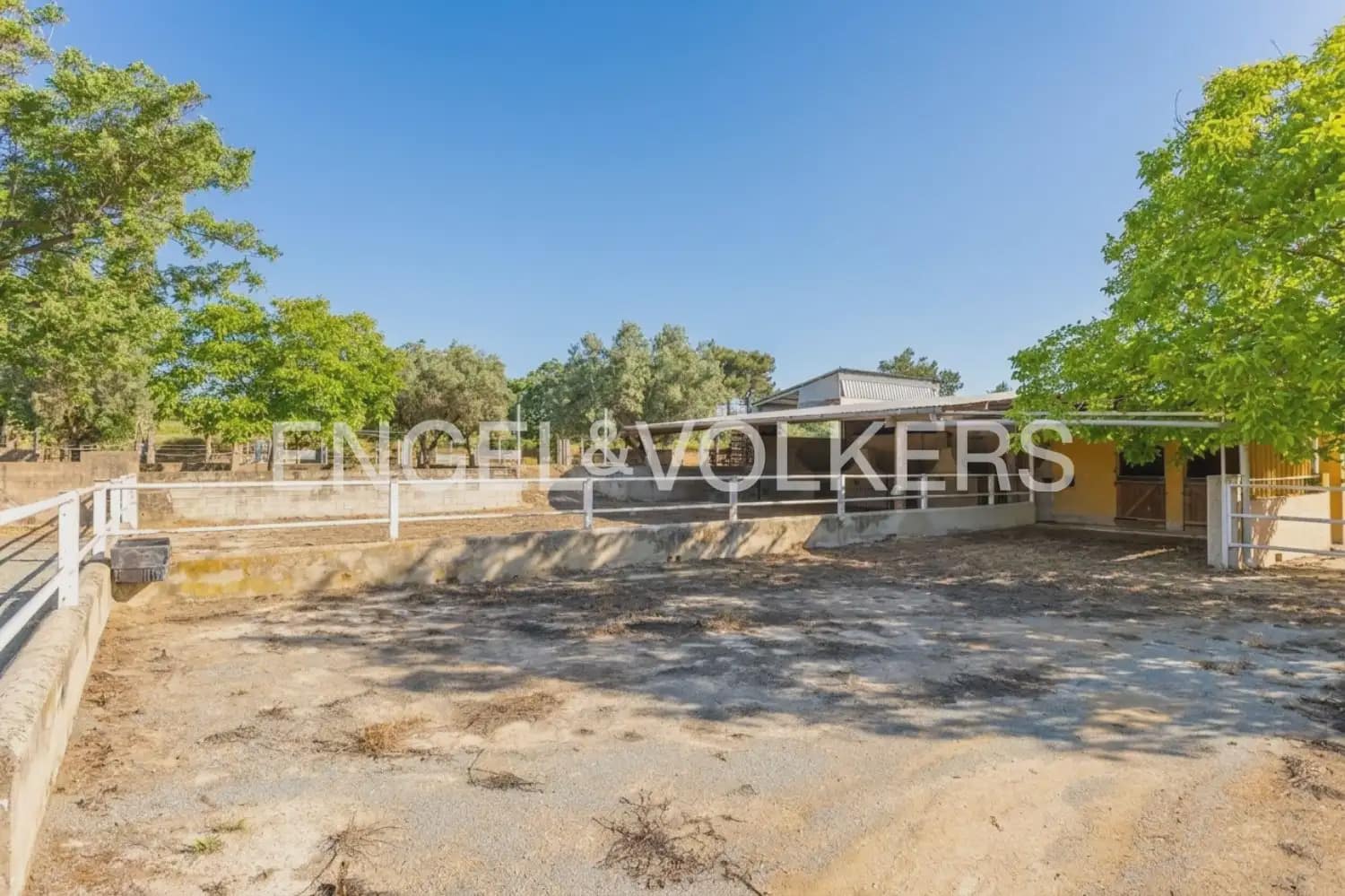 Finca/Casa Rural de 7 habitaciones en Enguera en venta con piscina garaje - 950.000 € (Ref: 9898043)