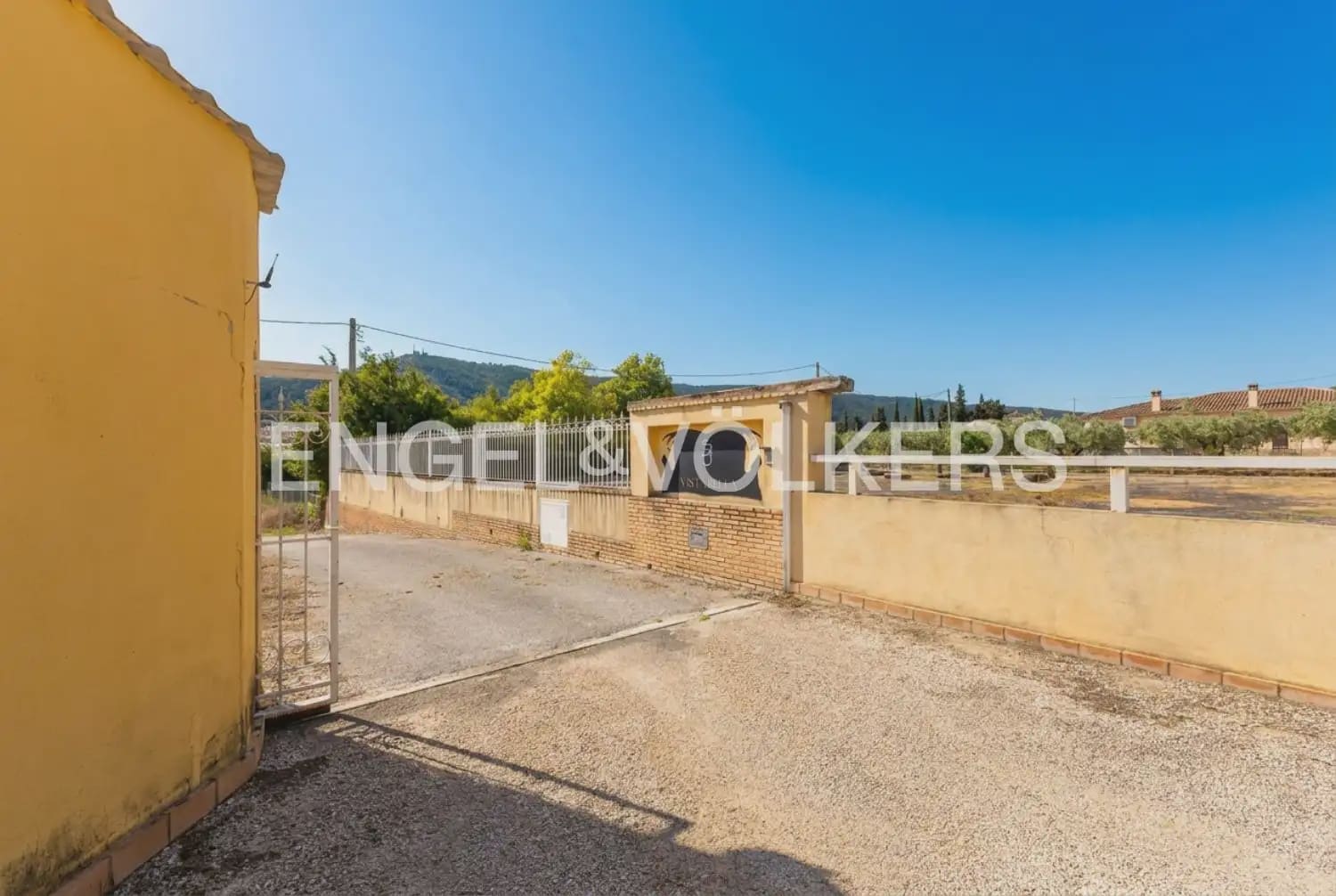 Finca/Casa Rural de 7 habitaciones en Enguera en venta con piscina garaje - 950.000 € (Ref: 9898043)