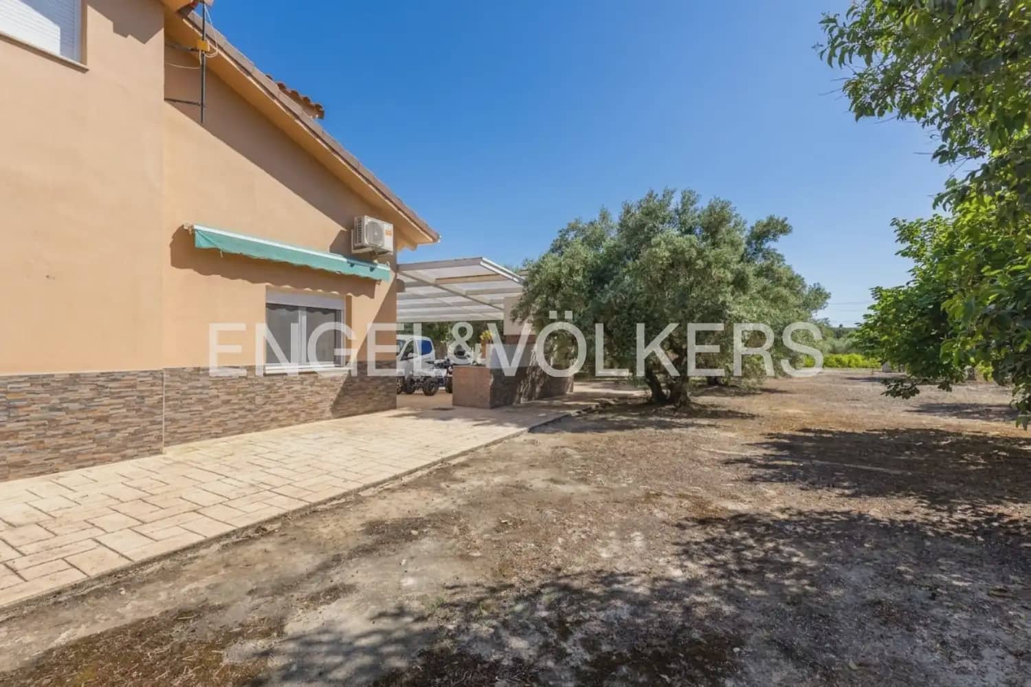 Finca/Casa Rural de 7 habitaciones en Enguera en venta con piscina garaje - 950.000 € (Ref: 9898043)
