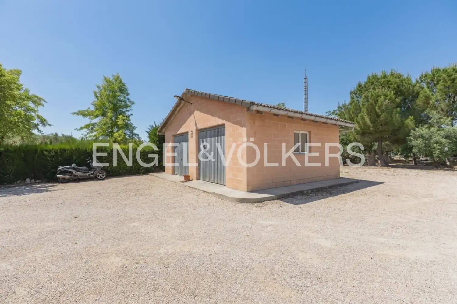 Finca/Casa Rural de 7 habitaciones en Enguera en venta con piscina garaje - 950.000 € (Ref: 9898043)