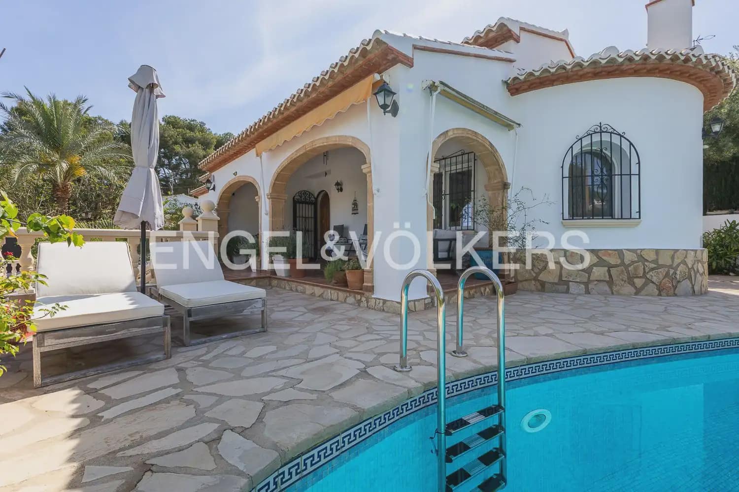 3 soverom Villa til salgs i Javea / Xabia med svømmebasseng garasje - € 650 000 (Ref: 9898044)