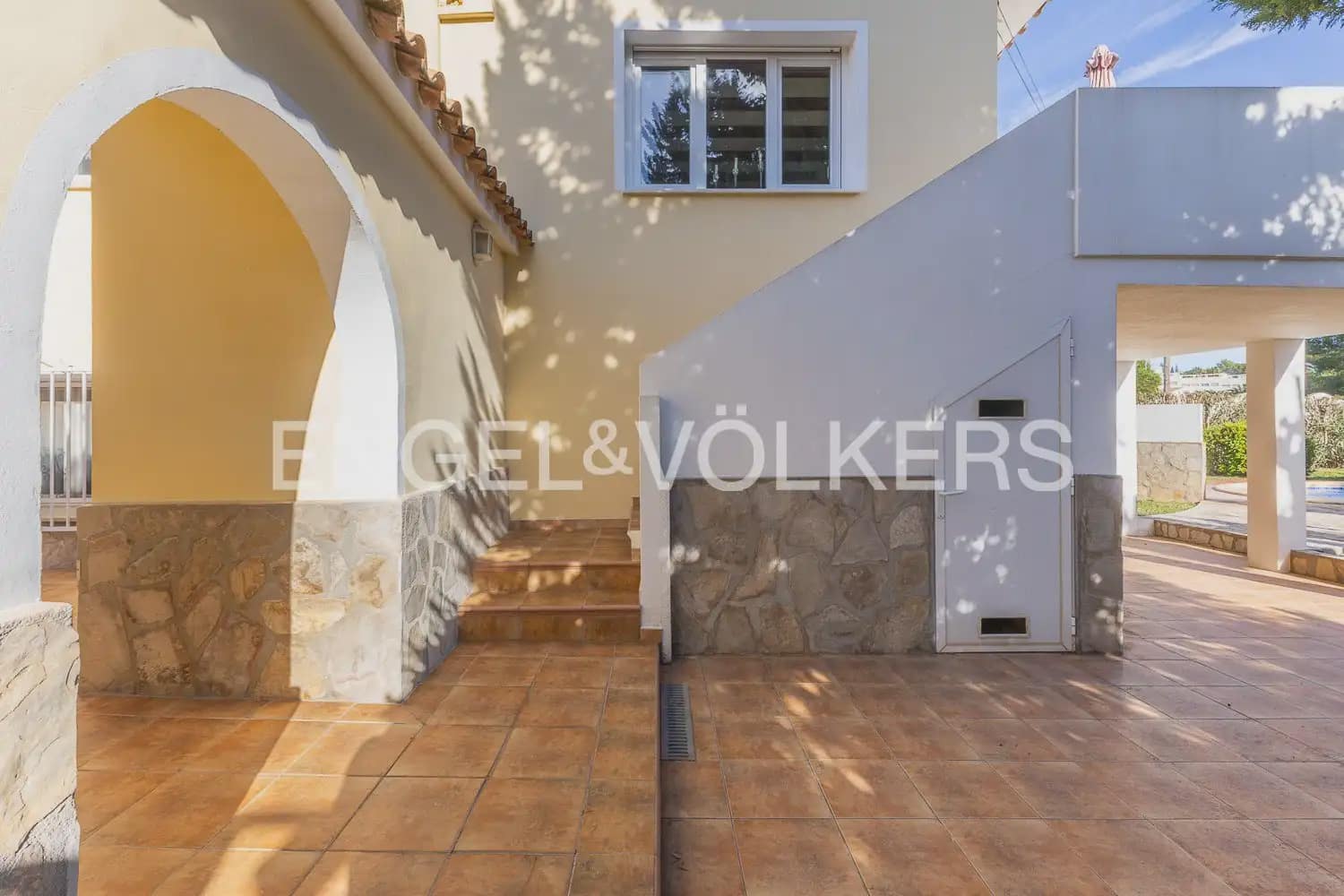 Chalet de 6 habitaciones en Dénia en venta con piscina garaje - 695.000 € (Ref: 9898046)