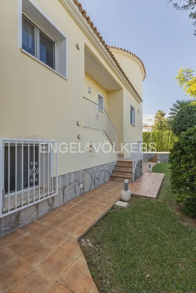 Chalet de 6 habitaciones en Dénia en venta con piscina garaje - 695.000 € (Ref: 9898046)