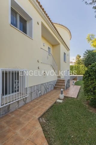 Chalet de 6 habitaciones en El Montgó, Dénia en venta con piscina garaje - 695.000 € (Ref: 9898046)