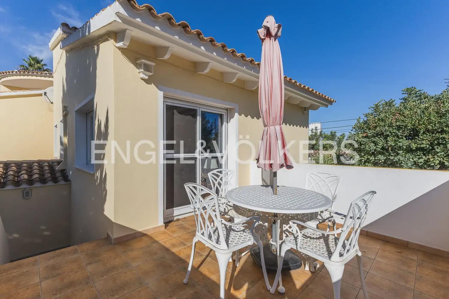 Chalet de 6 habitaciones en Dénia en venta con piscina garaje - 695.000 € (Ref: 9898046)