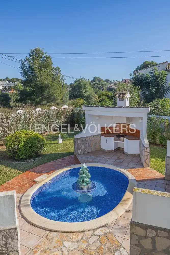 Chalet de 6 habitaciones en Dénia en venta con piscina garaje - 695.000 € (Ref: 9898046)