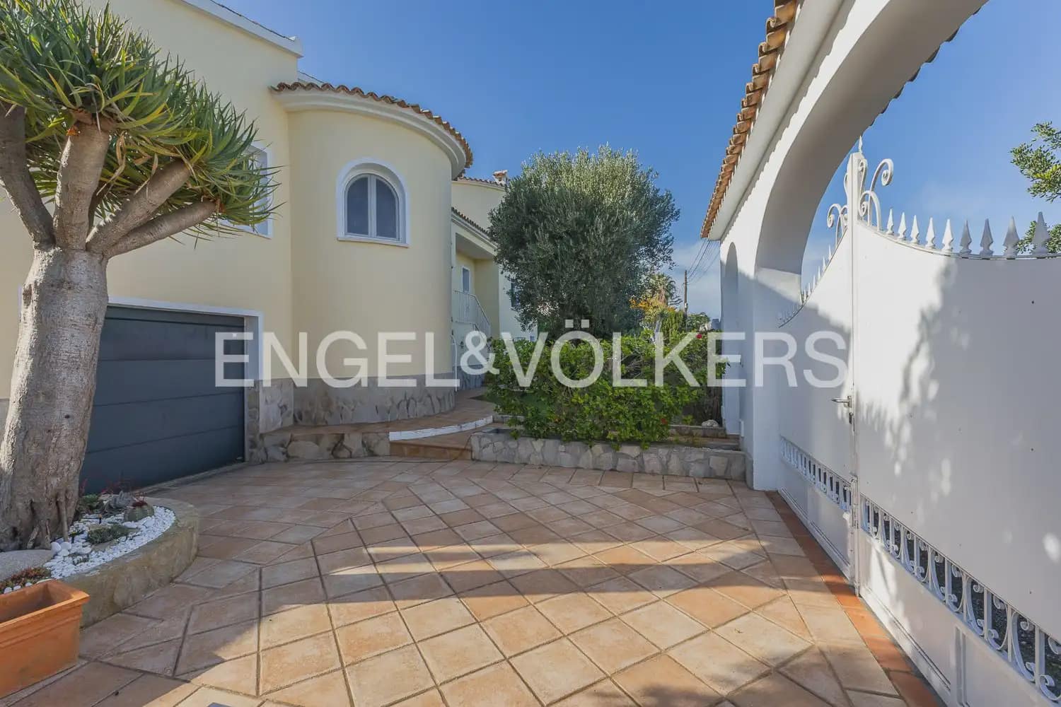 Chalet de 6 habitaciones en Dénia en venta con piscina garaje - 695.000 € (Ref: 9898046)