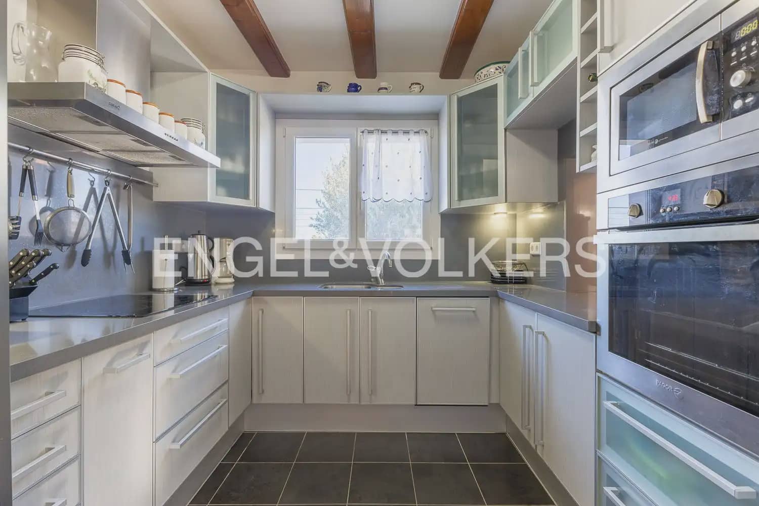 Chalet de 6 habitaciones en Dénia en venta con piscina garaje - 695.000 € (Ref: 9898046)