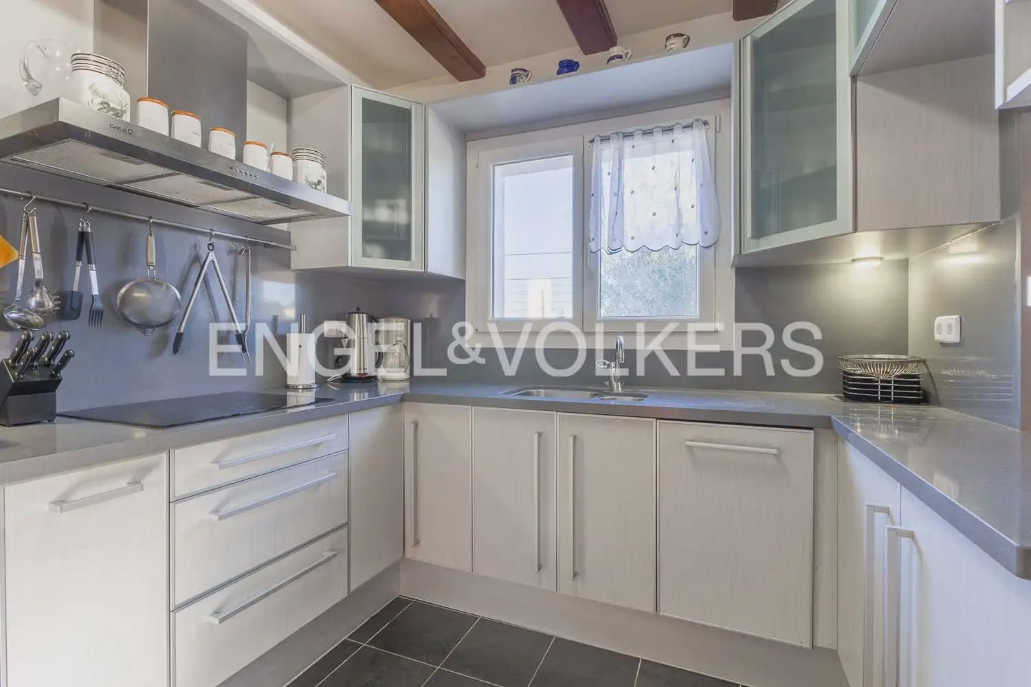 Chalet de 6 habitaciones en Dénia en venta con piscina garaje - 695.000 € (Ref: 9898046)