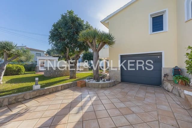 Chalet de 6 habitaciones en El Montgó, Dénia en venta con piscina garaje - 695.000 € (Ref: 9898046)
