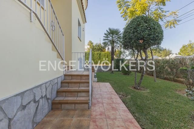Chalet de 6 habitaciones en El Montgó, Dénia en venta con piscina garaje - 695.000 € (Ref: 9898046)