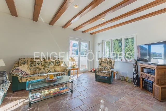 Chalet de 6 habitaciones en El Montgó, Dénia en venta con piscina garaje - 695.000 € (Ref: 9898046)