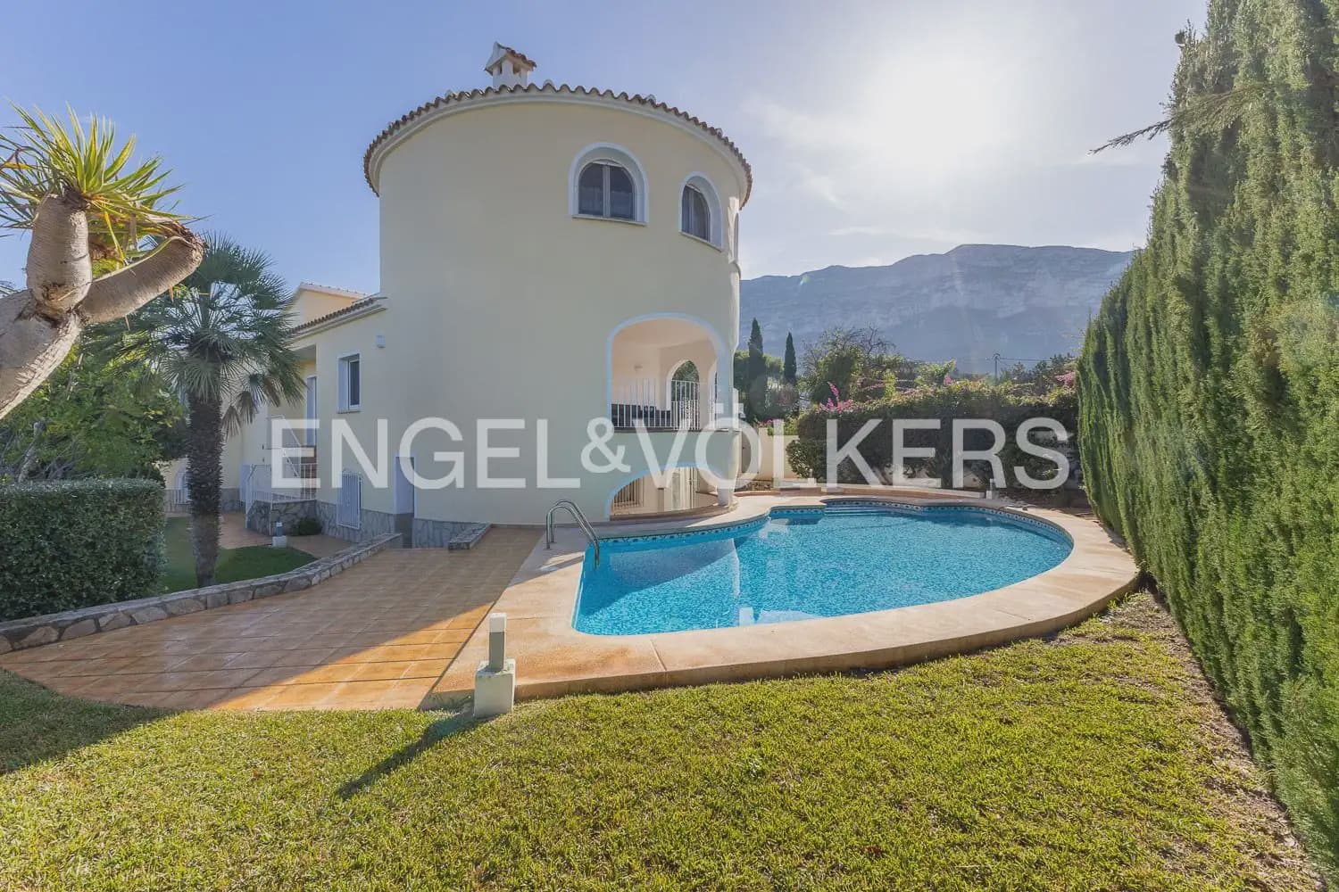 Chalet de 6 habitaciones en Dénia en venta con piscina garaje - 695.000 € (Ref: 9898046)
