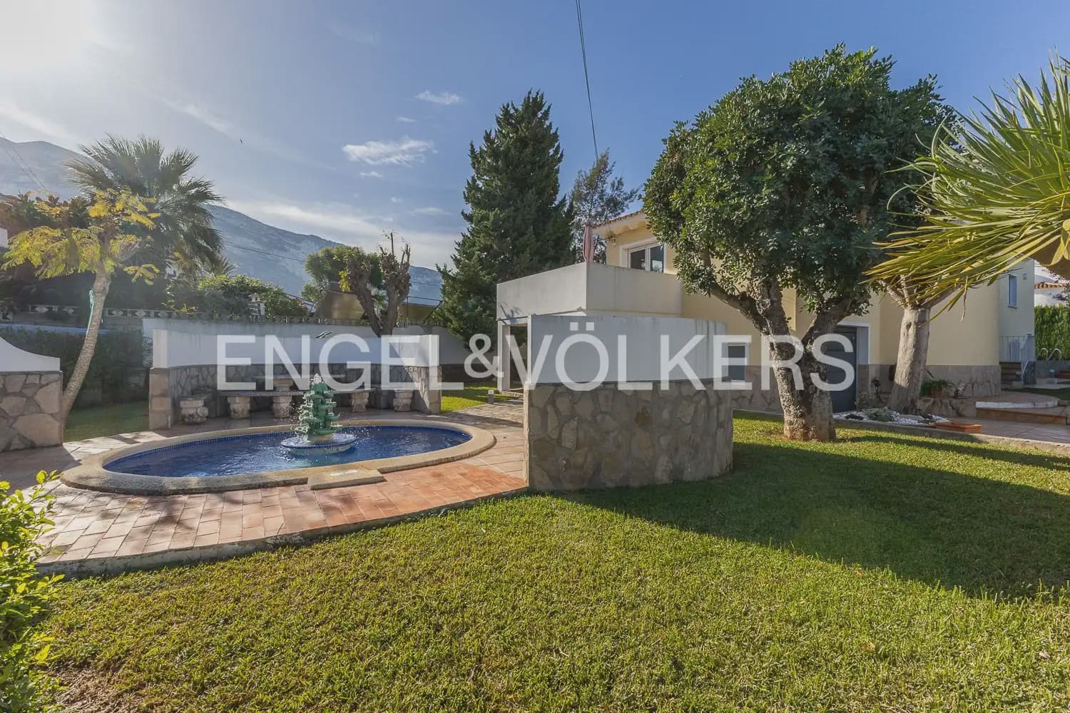 Chalet de 6 habitaciones en Dénia en venta con piscina garaje - 695.000 € (Ref: 9898046)