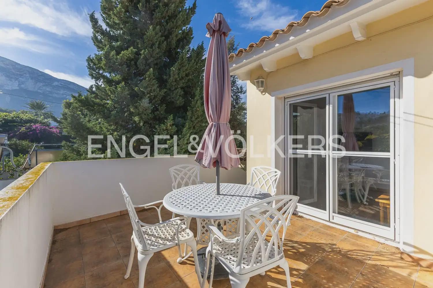 Chalet de 6 habitaciones en Dénia en venta con piscina garaje - 695.000 € (Ref: 9898046)