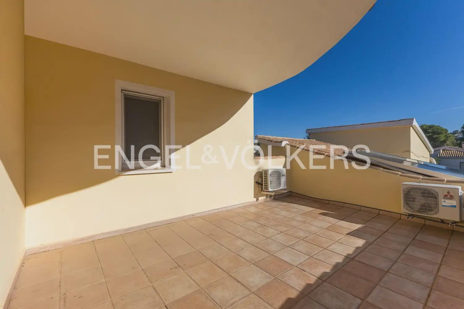 Chalet de 6 habitaciones en Dénia en venta con piscina garaje - 695.000 € (Ref: 9898046)