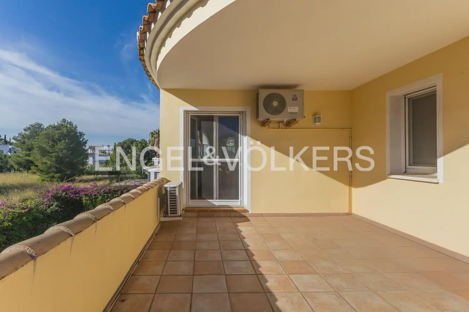 Chalet de 6 habitaciones en Dénia en venta con piscina garaje - 695.000 € (Ref: 9898046)